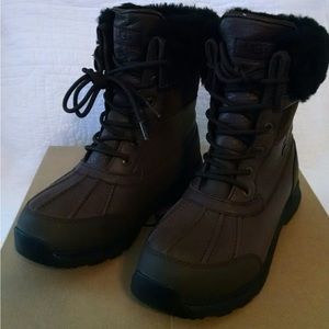 NWT Ugg Adirondack Boot III Waterproof 200g insulation. Size 8.5